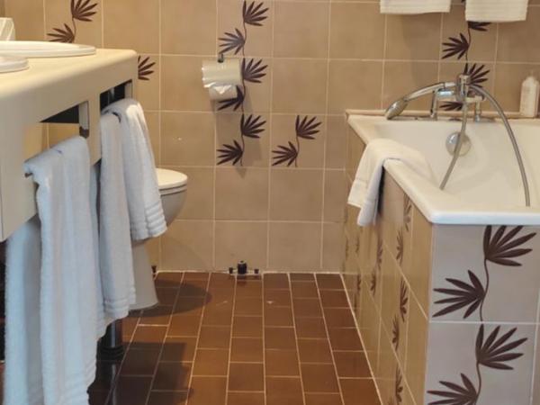 Grand Hôtel du Havre : photo 9 de la chambre chambre triple