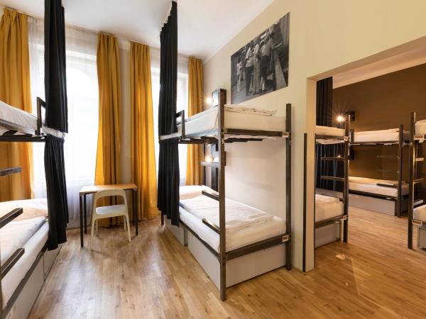 Czech Inn : photo 1 de la chambre lits superposés dans dortoir mixte de 12 lits