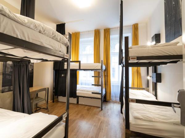 Czech Inn : photo 2 de la chambre lit superposé dans dortoir mixte de 8 lits