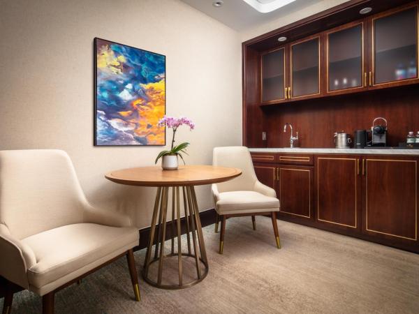 Blossom Hotel Houston : photo 3 de la chambre deluxe 2 queens one bedroom suite