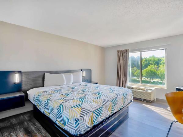 Motel 6 Virginia Beach : photo 3 de la chambre chambre lit king-size standard - non-fumeurs 