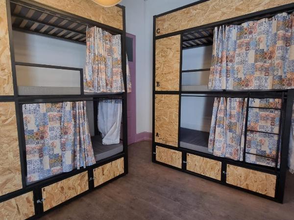 St. António 49 : photo 8 de la chambre lit dans dortoir féminin de 9 lits
