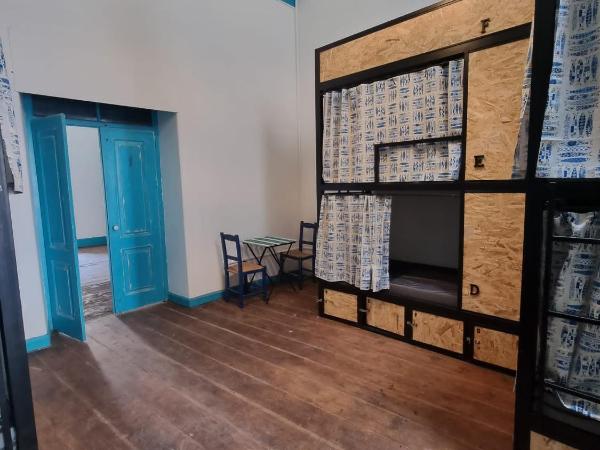 St. António 49 : photo 2 de la chambre lit dans dortoir mixte de 9 lits