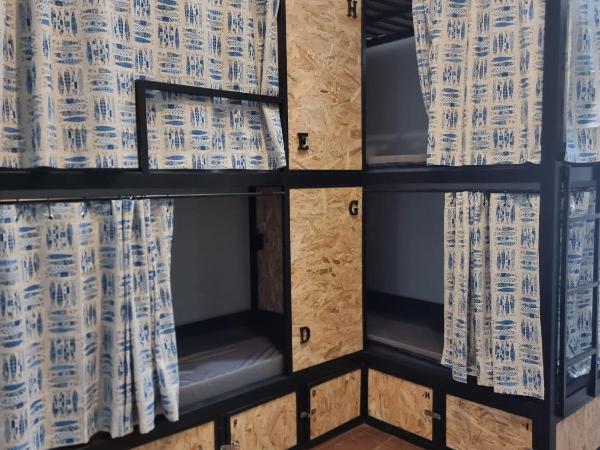 St. António 49 : photo 3 de la chambre lit dans dortoir mixte de 9 lits