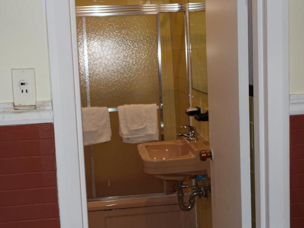 Motel Pierre : photo 9 de la chambre chambre lit queen-size