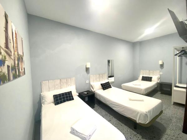 Patio de la Plateria : photo 5 de la chambre chambre triple avec salle de bains commune