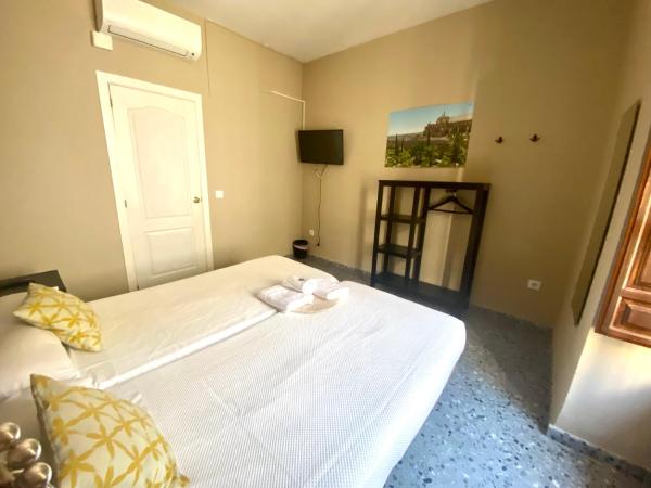 Patio de la Plateria : photo 7 de la chambre chambre double ou lits jumeaux avec salle de bains commune