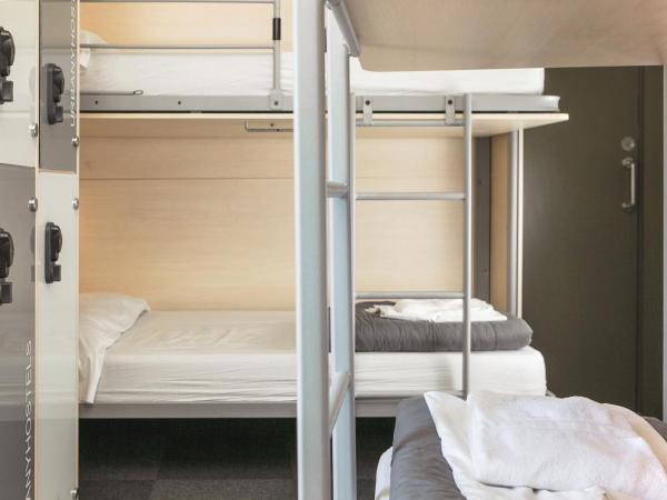 Urbany Hostel Barcelona : photo 5 de la chambre chambre lits jumeaux avec salle de bains privative