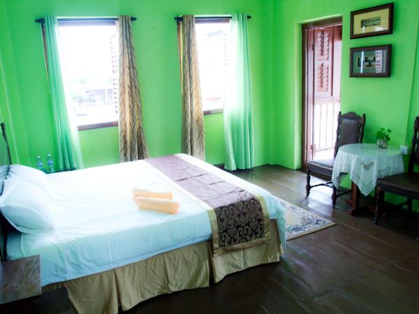 Vintage House : photo 3 de la chambre chambre lit king-size de luxe avec douche