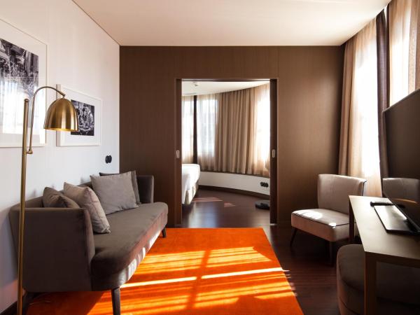 Pestana Porto - A Brasileira, City Center & Heritage Building : photo 2 de la chambre suite triple 