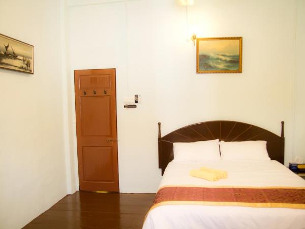 Vintage House : photo 4 de la chambre chambre double avec salle de bains commune