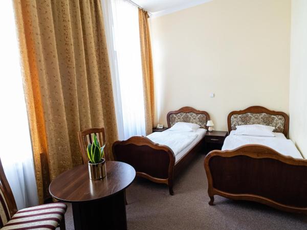 Hotel Polonia : photo 4 de la chambre chambre lits jumeaux
