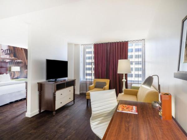 Hotel Indigo Nashville - The Countrypolitan : photo 2 de la chambre chambre lit king-size standard avec salon