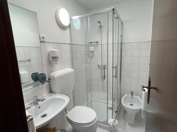 Residencial Mira-Mar : photo 6 de la chambre chambre double avec balcon