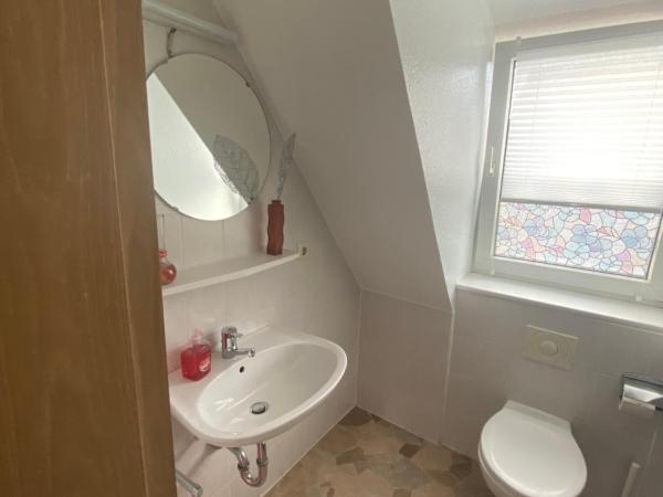 Hostel Nuremberg : photo 4 de la chambre chambre lits jumeaux avec salle de bains privative