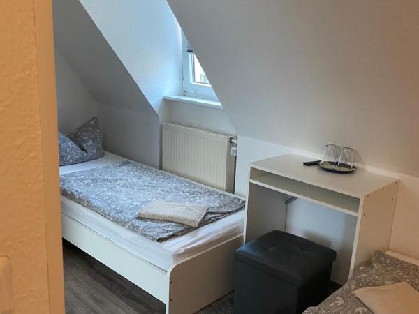 Hostel Nuremberg : photo 5 de la chambre chambre lits jumeaux avec salle de bains privative