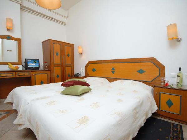 Barbouni Hotel & Studios : photo 1 de la chambre chambre double ou lits jumeaux