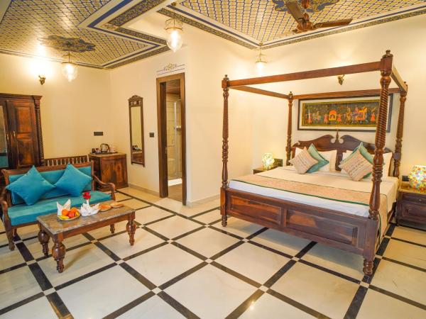 The Amar Mahal by Trulyy : photo 7 de la chambre suite