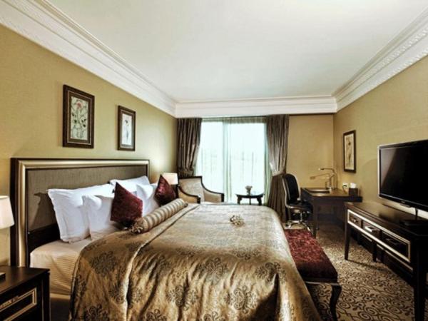 Crowne Plaza Istanbul Asia, an IHG Hotel : photo 7 de la chambre chambre lit king-size standard - accès au salon