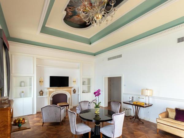 Grand Hotel Des Etrangers : photo 3 de la chambre suite présidentielle