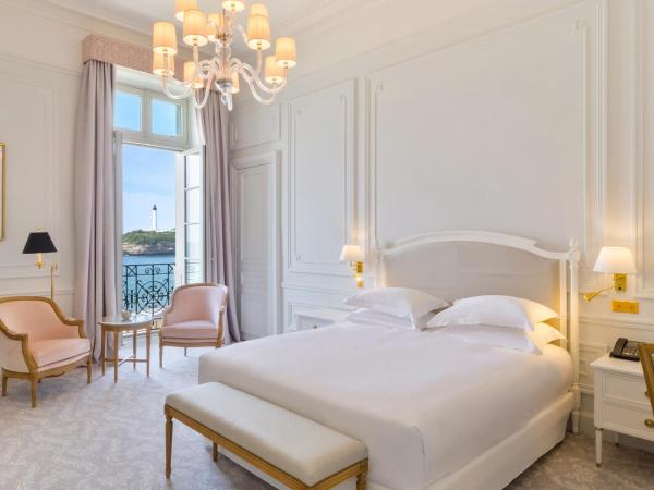 Hôtel du Palais Biarritz, in The Unbound Collection by Hyatt : photo 1 de la chambre chambre lit king-size classique - vue sur plage