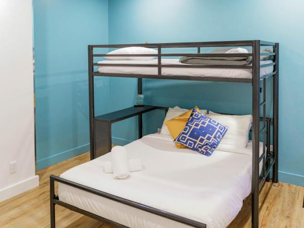 Auberge Saintlo Montréal Hostel : photo 4 de la chambre chambre triple