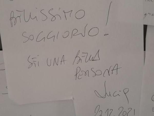 Vicino di Centro e Universita Stanza con balcone : photo 9 de la chambre chambre double ou lits jumeaux