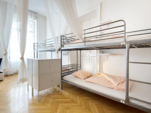 Avenue Hostel : photo 5 de la chambre lit dans dortoir pour femmes de 8 lits avec salle de bains privative