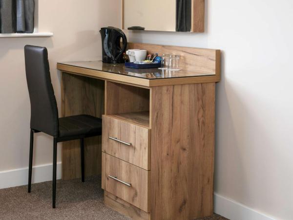 Best Western Northfields Ealing Hotel : photo 3 de la chambre chambre lit king-size supérieure - accessible aux personnes à mobilité réduite