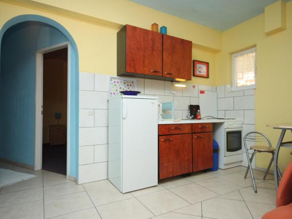 Apartments and rooms with parking space Makarska - 6834 : photo 7 de la chambre appartement 1 chambre avec balcon