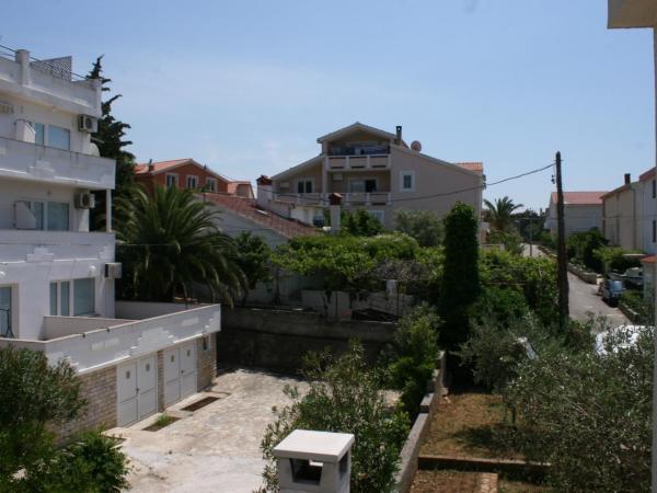 Apartments and rooms with parking space Novalja, Pag - 6482 : photo 6 de la chambre chambre lits jumeaux avec balcon - vue sur mer