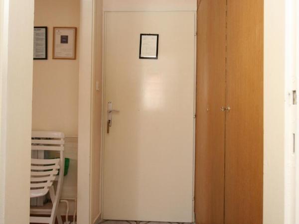 Apartments and rooms with parking space Novalja, Pag - 6482 : photo 7 de la chambre chambre lits jumeaux avec balcon - vue sur mer