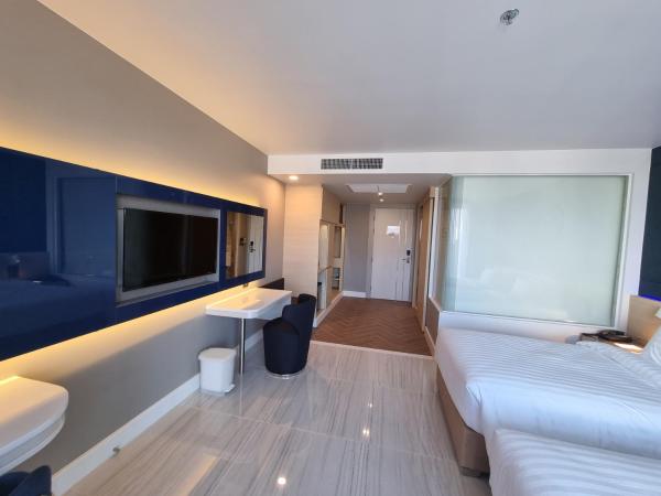 Pattaya Discovery Beach Hotel - SHA Extra Plus : photo 4 de la chambre chambre double ou lits jumeaux supérieure - tour dee