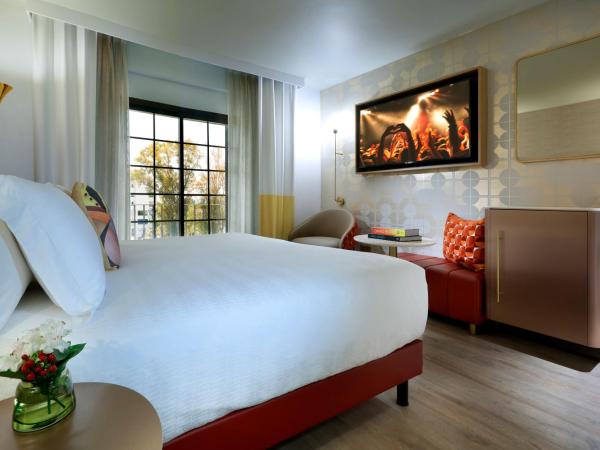 Hard Rock Hotel Marbella - Puerto Banús : photo 2 de la chambre chambre lits jumeaux classique
