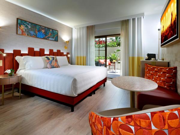 Hard Rock Hotel Marbella - Puerto Banús : photo 1 de la chambre chambre lits jumeaux de luxe avec terrasse
