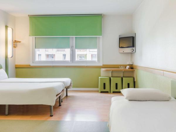 ibis budget Warszawa Reduta : photo 1 de la chambre chambre triple standard