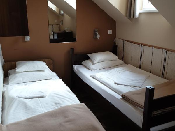 Kastélykert Fogadó : photo 1 de la chambre chambre quadruple Économique