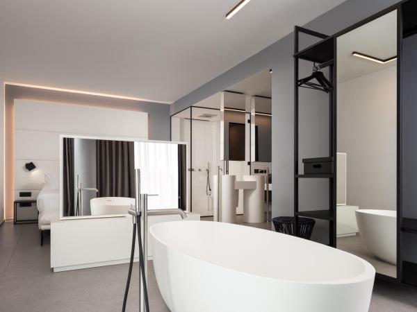 J44 Lifestyle Hotel : photo 1 de la chambre suite lit king-size