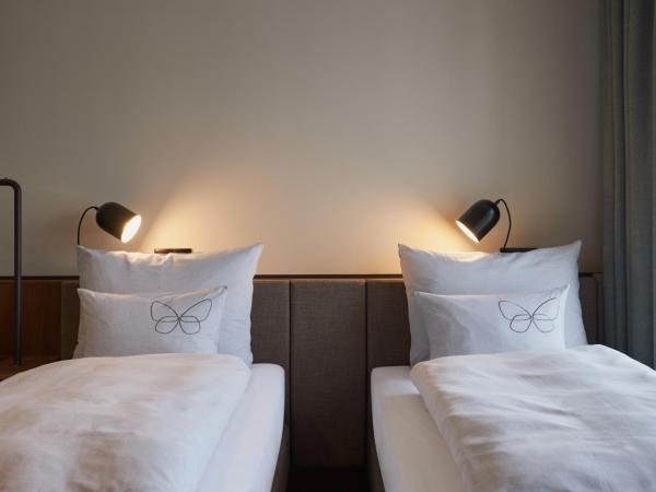 Cocoon Salzburg : photo 5 de la chambre chambre lits jumeaux pour personnes à mobilité réduite