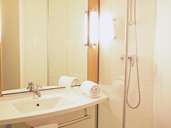 Ibis Saint Étienne - La Terrasse : photo 5 de la chambre chambre double standard