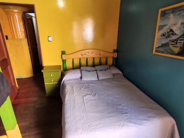 Hostel Ruca Potu : photo 10 de la chambre chambre quadruple avec salle de bains commune