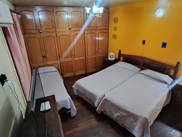Hostel Ruca Potu : photo 2 de la chambre chambre triple avec salle de bains privative