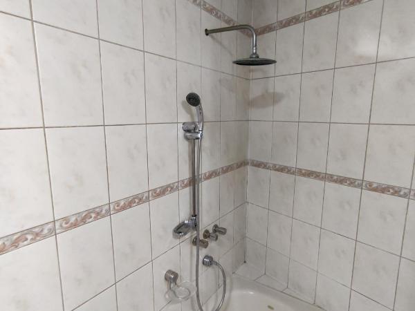 Hostel Ruca Potu : photo 9 de la chambre chambre triple avec salle de bains privative