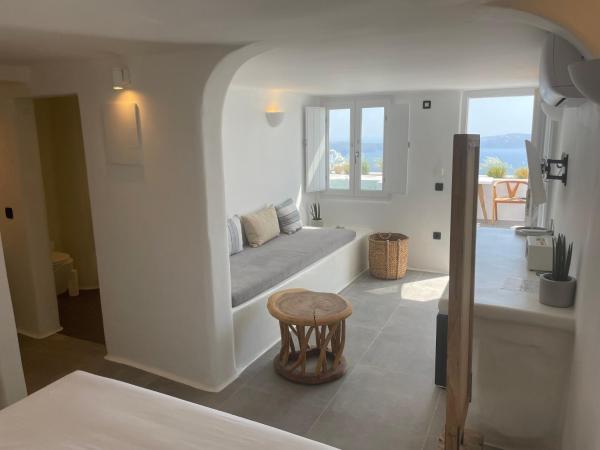 Nomikos Villas : photo 6 de la chambre suite supérieure avec vue sur la caldeira