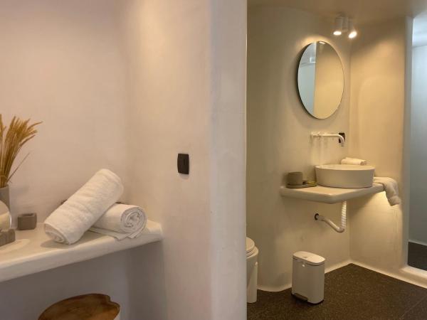 Nomikos Villas : photo 3 de la chambre suite supérieure avec vue sur la caldeira