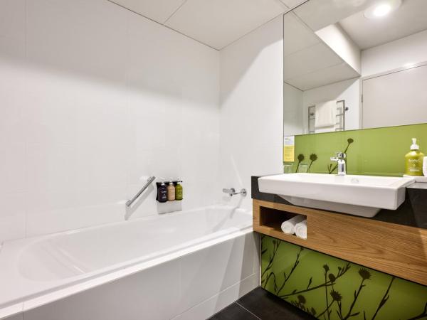 Holiday Inn Perth City Centre, an IHG Hotel : photo 4 de la chambre hébergement standard 2 lits queen-size avec salle de bains séparée