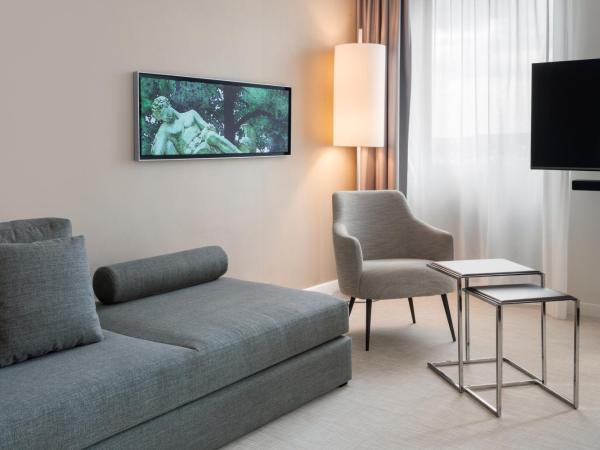 Meliá Düsseldorf : photo 5 de la chambre suite junior the level avec accès au salon exécutif