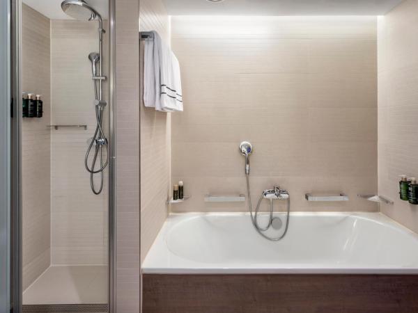 Meliá Düsseldorf : photo 2 de la chambre suite exécutive the level avec accès au salon