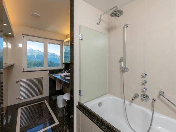 Suvretta House : photo 6 de la chambre chambre double ou lits jumeaux deluxe - vue sur lac