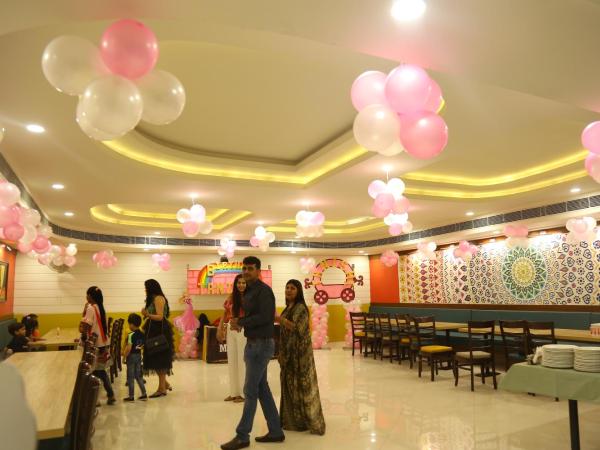 Vijay Vilas Hotel & Convention Hall : photo 1 de la chambre chambre deluxe double ou lits jumeaux